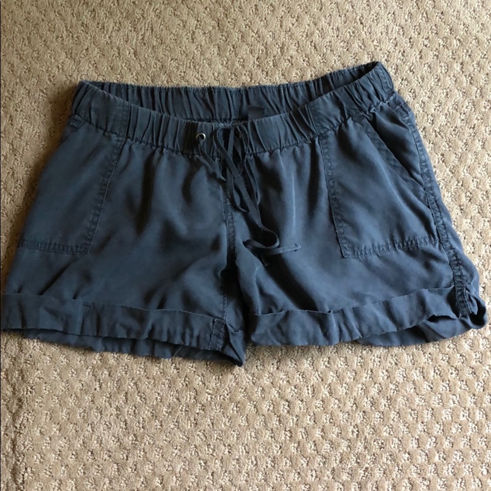 Pea in the Pod maternity shorts